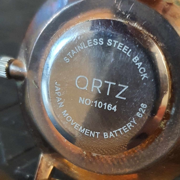 🦋10/$20🦋 QRTZ  Goldtone/Brown Stainless Steel Milanese Women's Watch - Picture 4 of 4